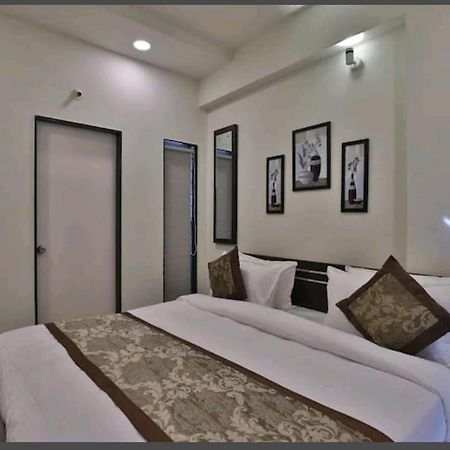 Oyo 80228 Hotel Richa Hālol Εξωτερικό φωτογραφία