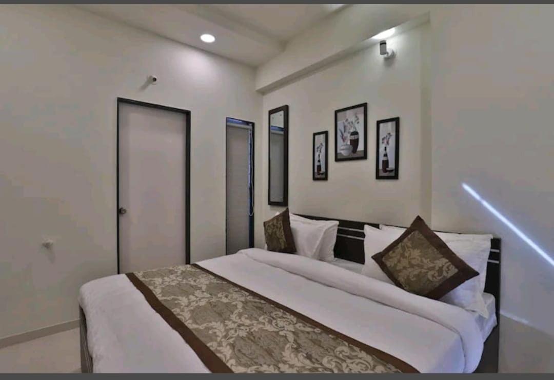 Oyo 80228 Hotel Richa Hālol Εξωτερικό φωτογραφία