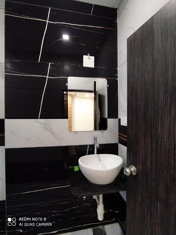 Oyo 80228 Hotel Richa Hālol Εξωτερικό φωτογραφία