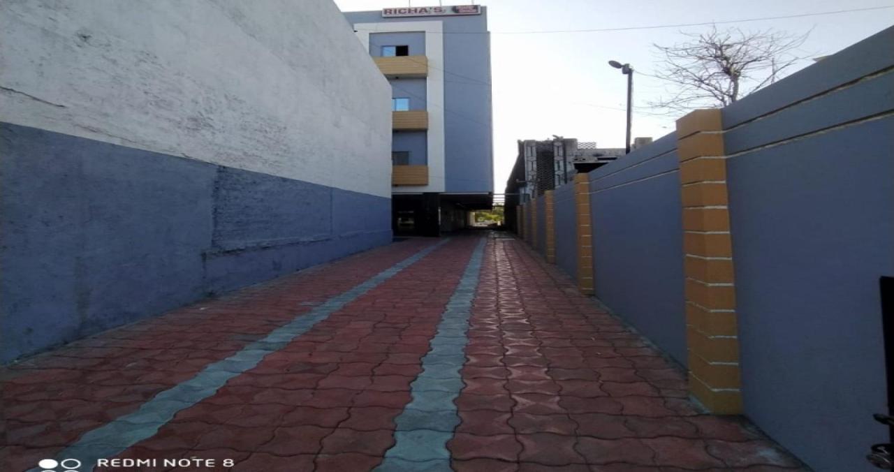 Oyo 80228 Hotel Richa Hālol Εξωτερικό φωτογραφία